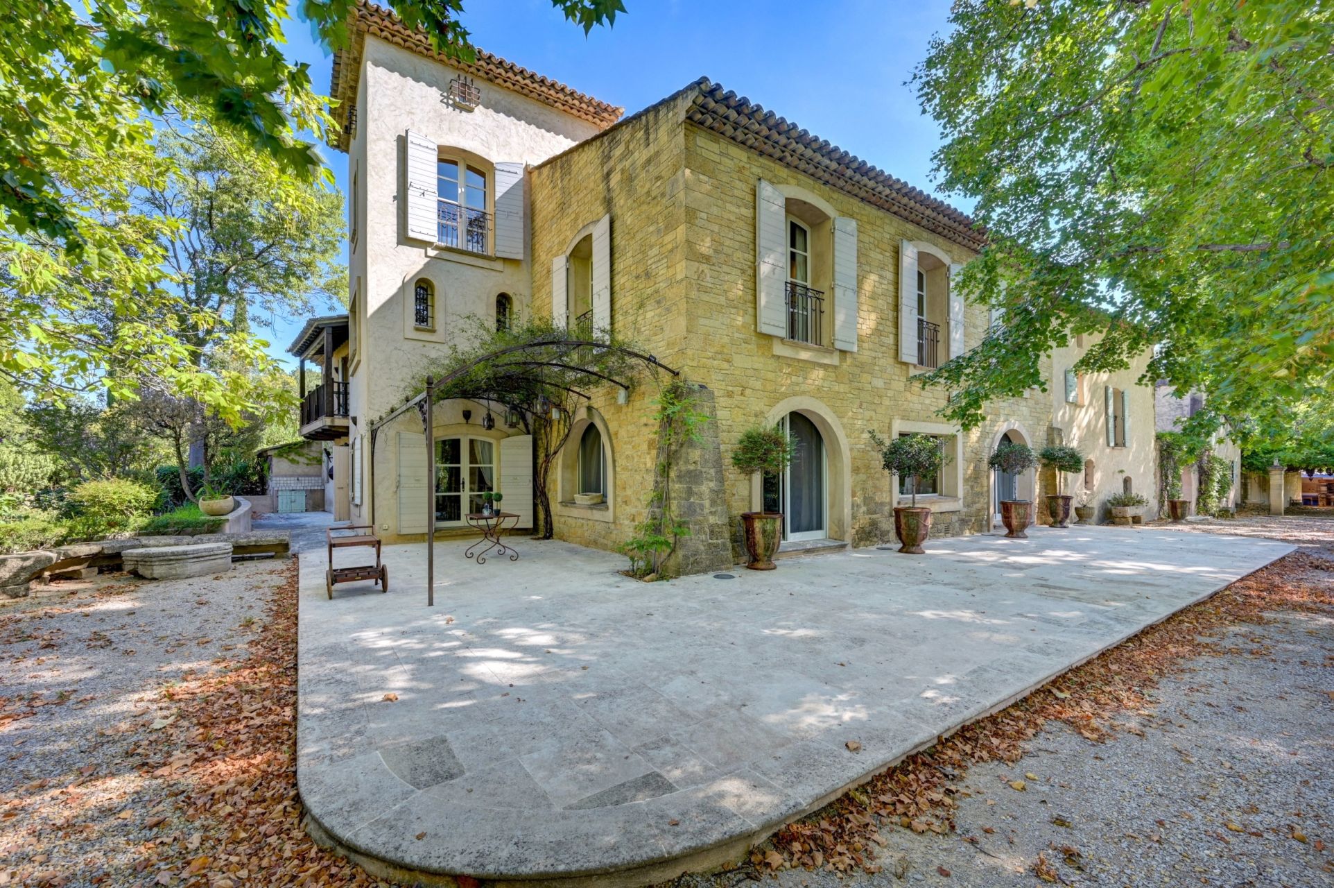 bastide 6 Rooms for seasonal rent on GRANS (13450)